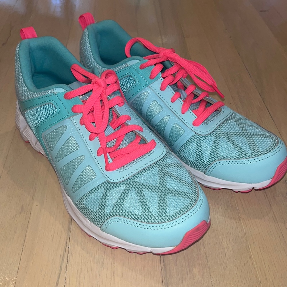 NEVER WORN Reebok Blue & Pink Sneakers
